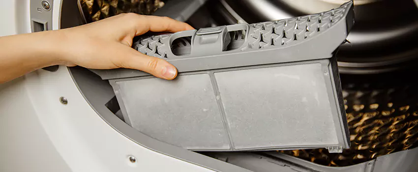 Signs Of A Clogged Dryer Lint Trap in East Lansing, Michigan